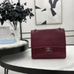 Chanel messenger bag Dimensions: 28x23x8cm