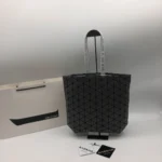 Issey Miyake Size: 34.5/26/8.5cm
