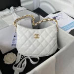 Sheepskin underarm bag Size: 17.5X24X6cm