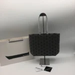 Issey Miyake Size: 34.5/26/8.5cm
