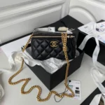 Exquisite and chic chain Size: 8.5*11*7cm