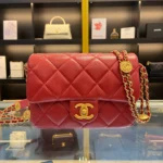 Chanel size: 21x14x6.5cm