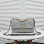 Chanel hand-held one-shoulder crossbody Model number: 9010. Size: 26*16*10cm.