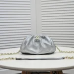 Chanel size: 22x16cm