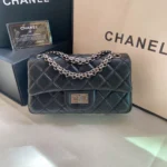 CHANEL Model: 037586ZP Size: 20cm