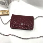 Chanel diagonal patent leather bag Size: 19*13*4