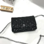 Chanel messenger bag Size: 19*13*4