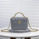 Chanel Size: Large 13.5*18.5x7.5cm Style Number: 9055