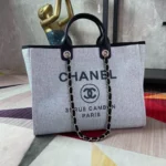 CHANEL Ident No.: 66941 Size: Large: 383018