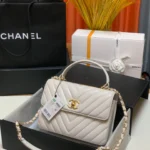 CHANEL lambskin Model: 92236 Size: 25Cm