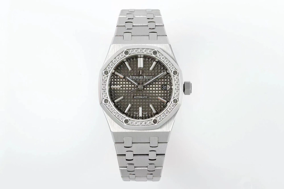 5bf58017c607ab6785bb7b908070cc19-1.webp AP Royal Oak Colored diamond version 15450 Series Super Clone 3120 integrated movement 37MM×9.8MM - Image 1