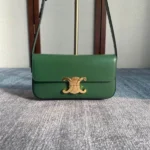 Triomphe Underarm Bag Model: 194142 Size: 20x10x4cm