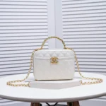 Chanel Size: Large 13.5*18.5x7.5cm Style Number: 9055
