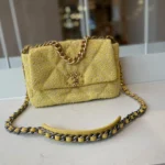 Chanel chain messenger bag size: 26cm