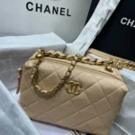 Chanel shoulder bag size: 22*10*15