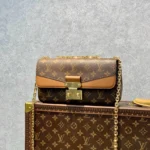 Model: M46127 Size: 24.5 x 15.0 x 6.5 cm