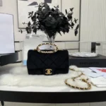 Chanel Flannel Model: AS345 Size: 24cm