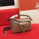 Calfskin Size: 18*12.5*8cm Model: 0150