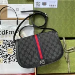 Shoulder bag Model: 680121 Size: 25*18*9