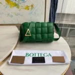 BV Cassette Pillow Bag Size: 26x18cm Straw Green