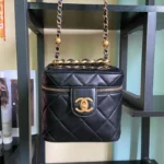 CHANEL Portable ️ Crossbody Size: 16.5*16.5*15