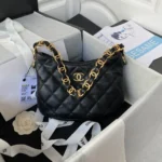 Sheepskin underarm bag Size: 17.5X24X6cm
