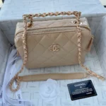Chanel lambskin Size: 23x15cm