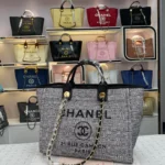 Chanel One Shoulder Handbag Size: 38*30*20 Style: 8820