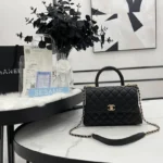 Chanel Size: 19cm*23cm*28cm Model: AS2215/92990/92991