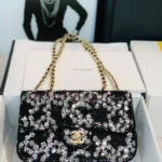 Chanel size: 20cm