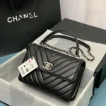 CHANEL lambskin Model: 92236 Size: 25Cm