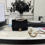 Chanel Clutch Size: 20cm
