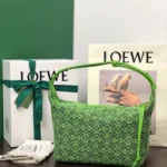 Shoulder bag Size: 27-21-16.5cm