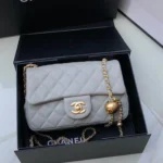 Chanel Model: AS1787 Size: 20cmX13cmX7cm