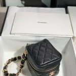Chanel Clutch Model: l22s